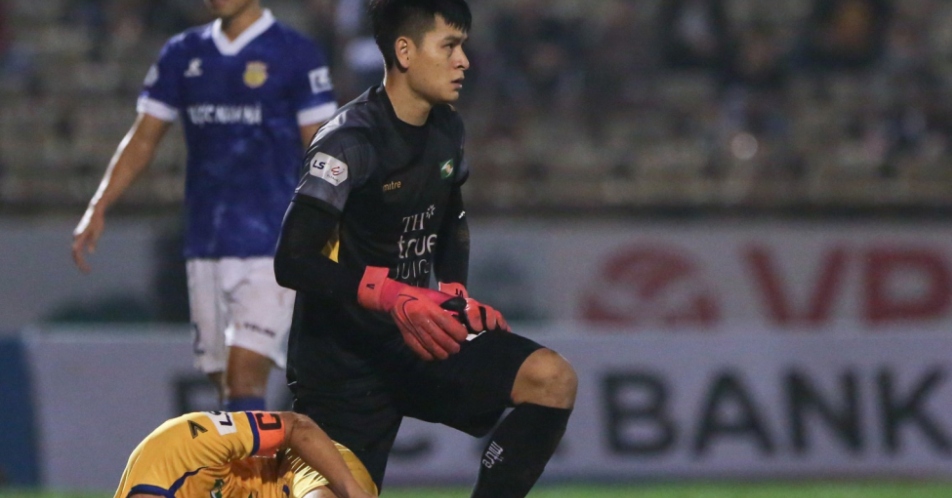 Chân dung chàng thủ môn dự bị SLNA suýt khiến Nam Định ôm hận