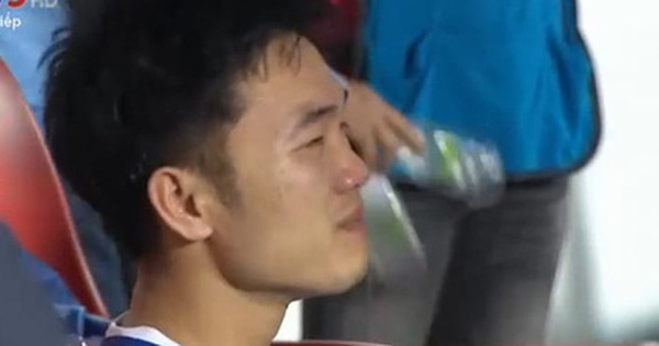 Xuân Trường bật khóc sau chiến thắng nghẹt thở của HAGL trước Hà Nội FC