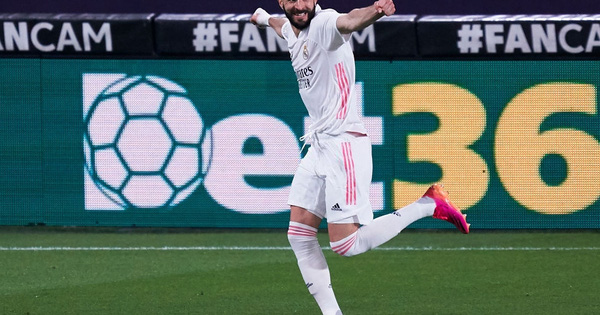 Vượt qua ‘mớ bòng bong’ Super League, Real Madrid thắng đậm để vươn lên ngôi đầu La Liga
