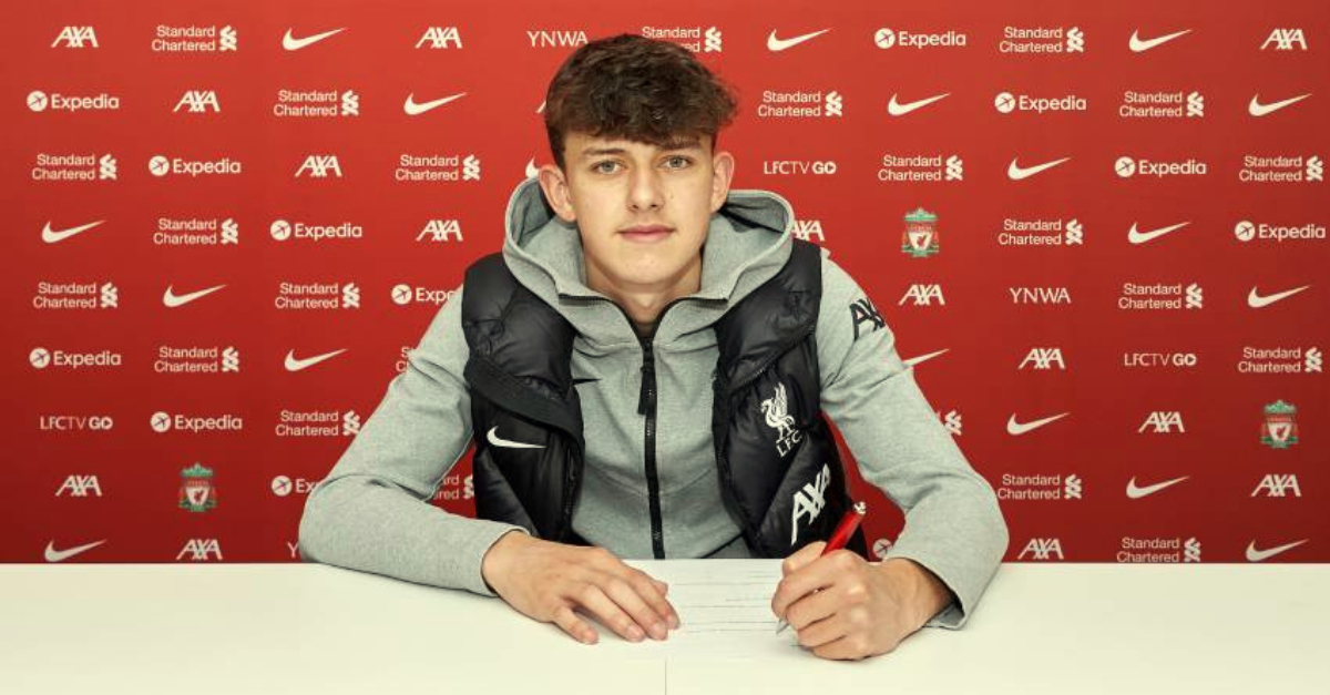 Liverpool kích hoạt ký hợp đồng 5 năm với cháu trai huyền thoại