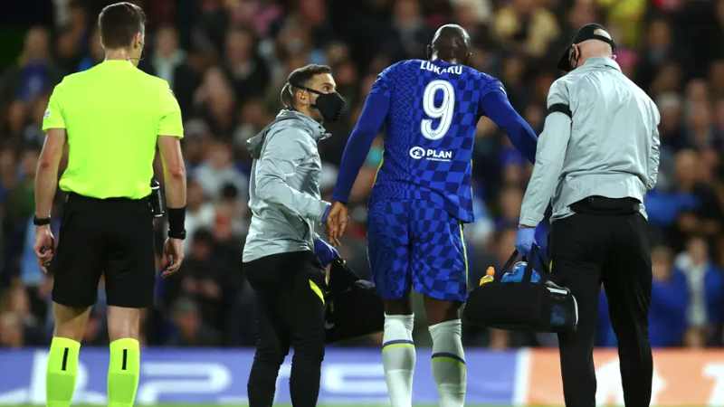 Dính chấn thương, Chelsea sẽ mất Lukaku trong bao lâu?