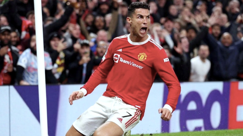 Ronaldo cân bằng kỷ lục vô tiền khoáng hậu tại Premier League